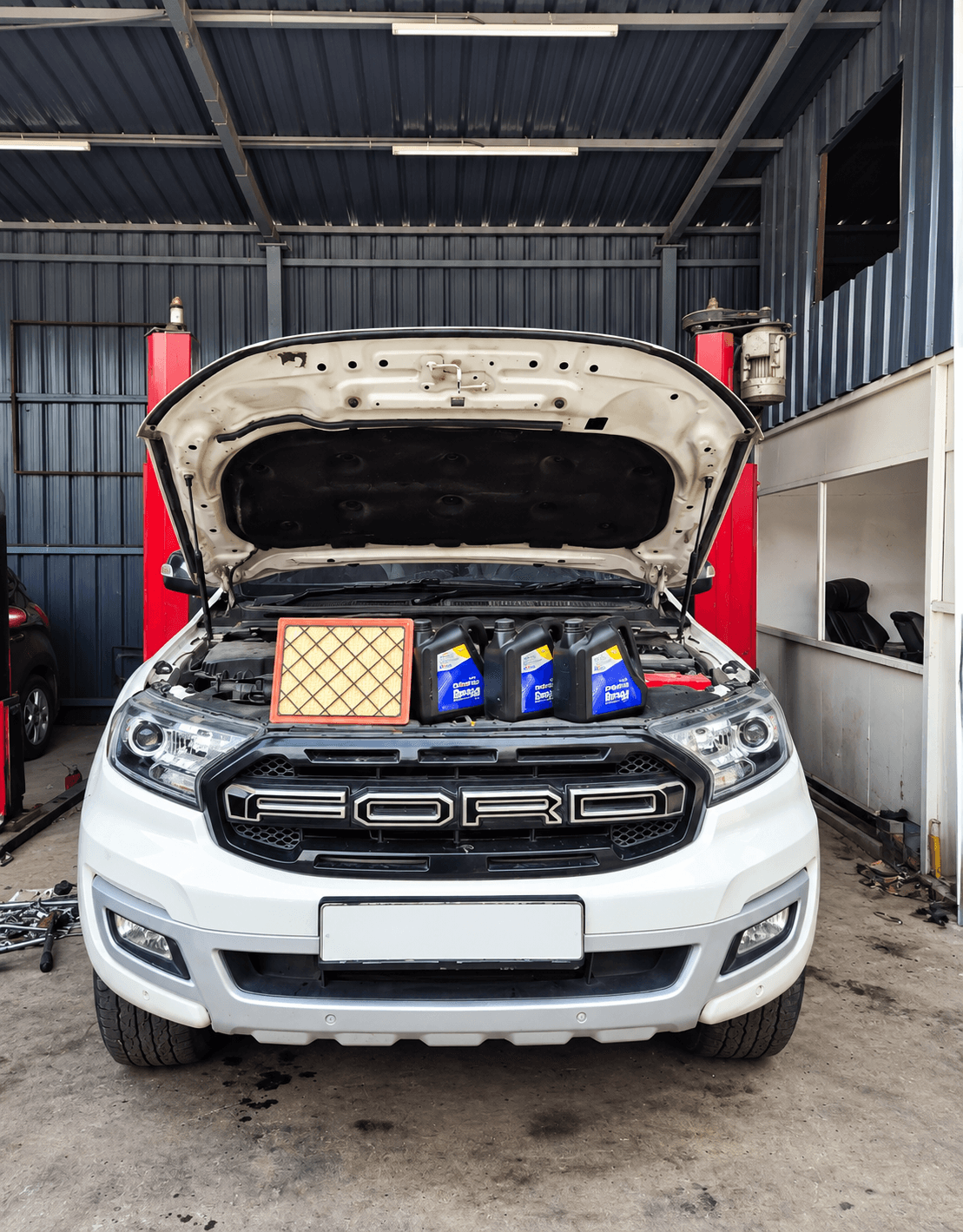 Automotive Service & Mechanical Bay
